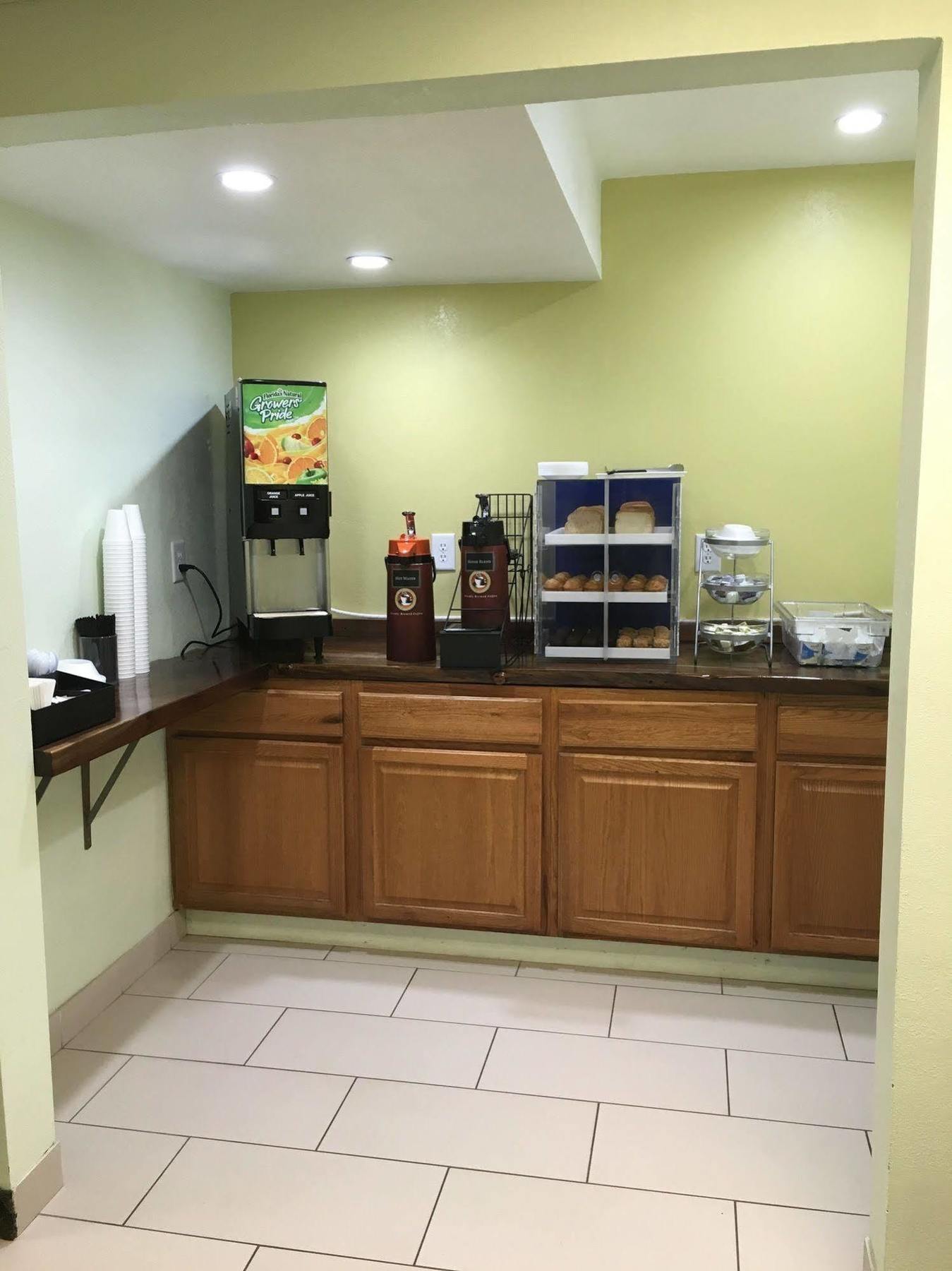 Econo Lodge Inn & Suites Williams - Grand Canyon Area Экстерьер фото