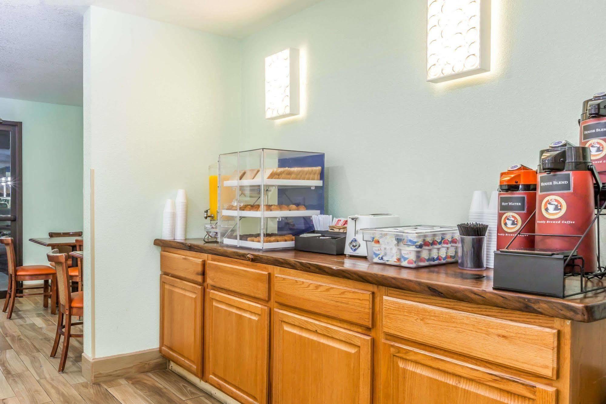 Econo Lodge Inn & Suites Williams - Grand Canyon Area Экстерьер фото